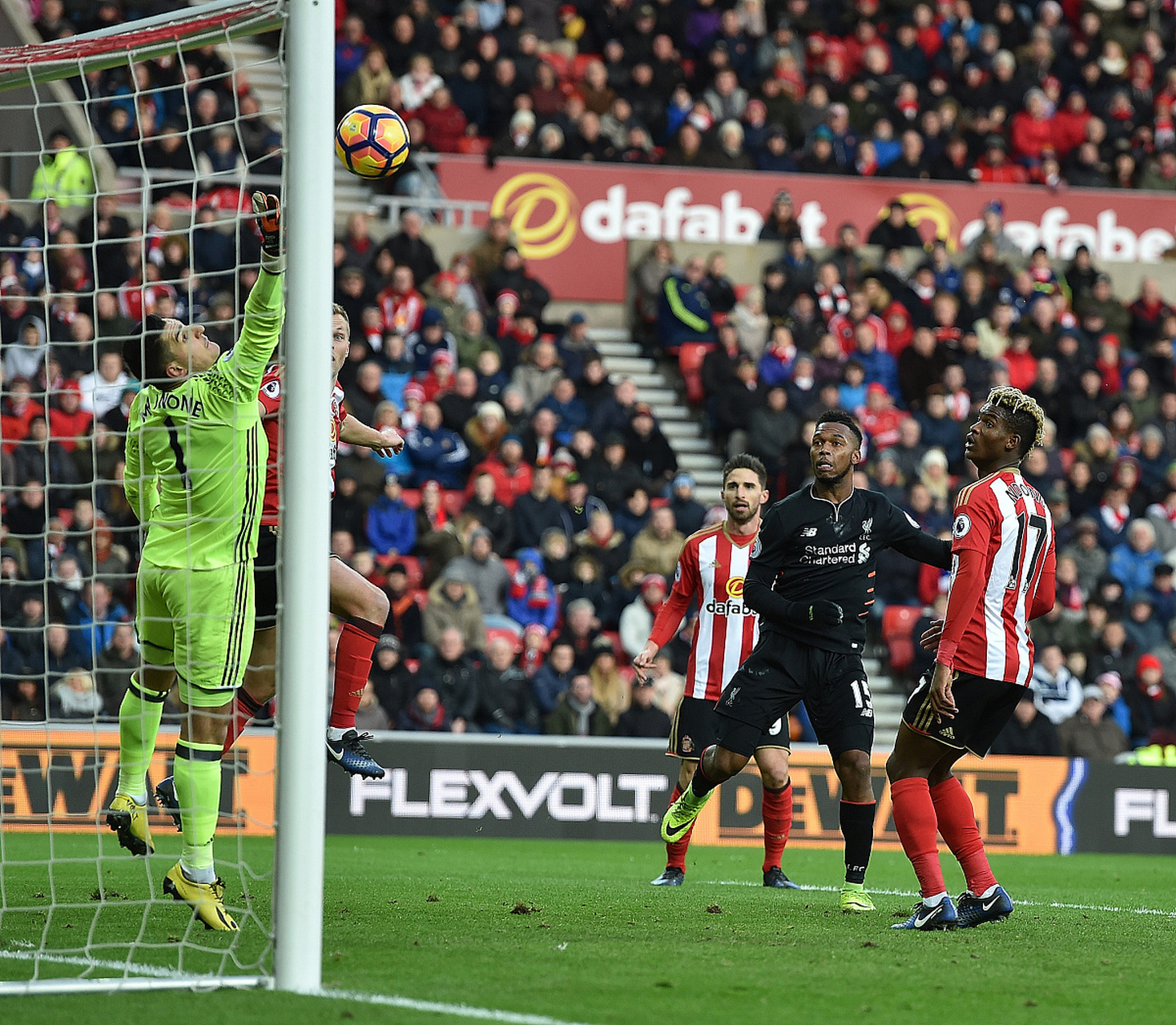 姆巴佩回归赛场,精彩发挥首场状态亮眼,拜仁观众沸腾! 姆巴佩回归赛场,精彩发挥首场状态亮眼,拜仁观众沸腾!